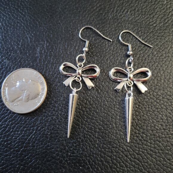 Spiked bow earrings, stainless steel hooks - Picture 2 of 2